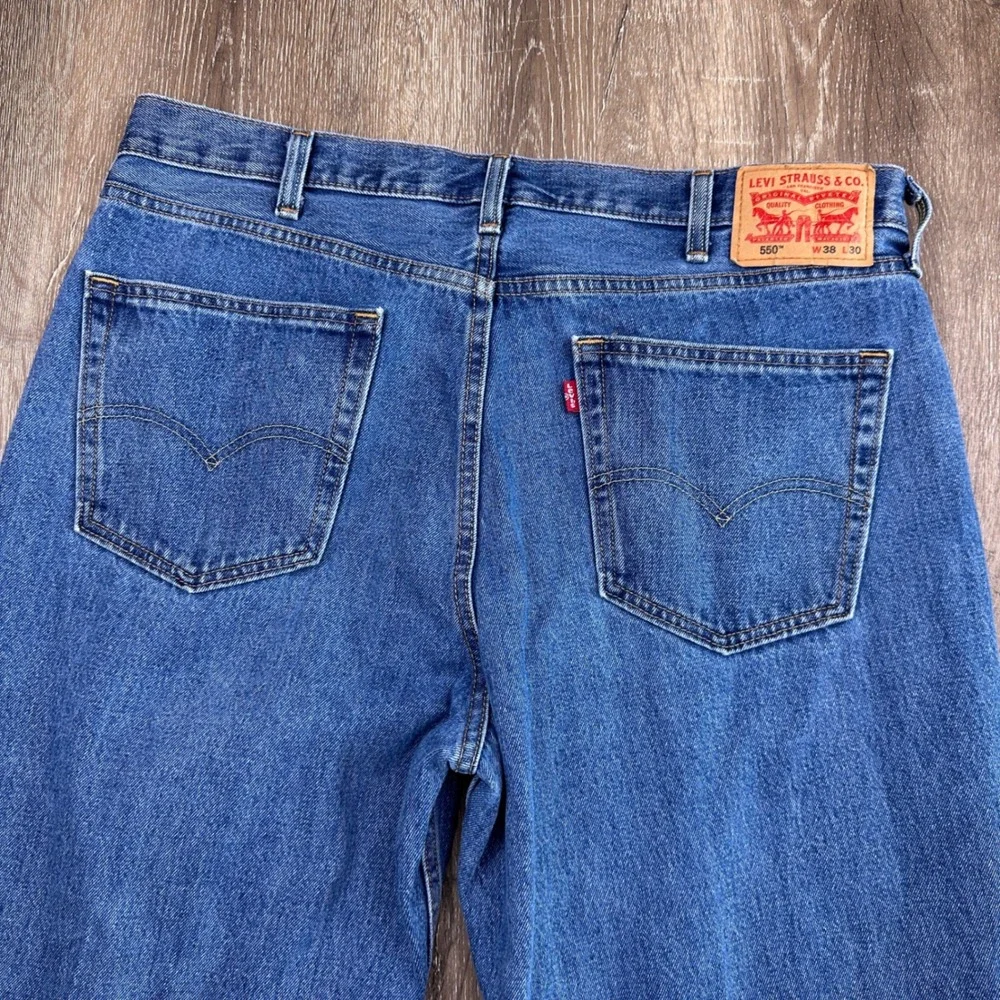 Levis 550 Relaxed Fit Medium Wash Blue Denim Mens Jeans 38x30 Classic Baggy